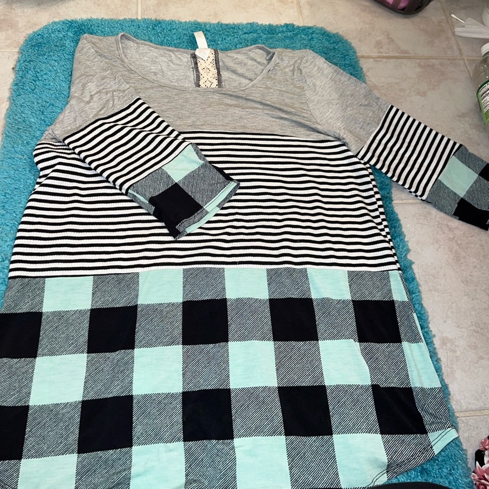 Lovely J color block 3/4 sleeve top